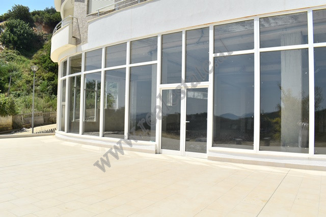 Commercial space for sale in Linze in Tirana.
The environment it is positioned on the ground floor 